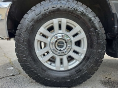 Used 2018  Ford Super Duty F-250 4WD Crew Cab XLT at City Wide Auto Credit near Toledo&comma; OH