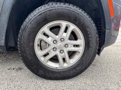 Used 2024  Jeep Grand Cherokee Laredo 4x4 at City Wide Auto Credit near Toledo&comma; OH