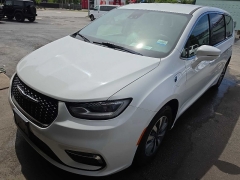 Used 2022 Chrysler Pacifica Hybrid Touring L FWD at City Wide Auto Credit near Toledo, OH