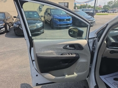 Used 2024  Chrysler Pacifica Hybrid Select FWD at City Wide Auto Credit near Toledo&comma; OH