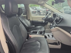 Used 2022  Chrysler Pacifica Hybrid Touring L FWD at City Wide Auto Credit near Toledo&comma; OH