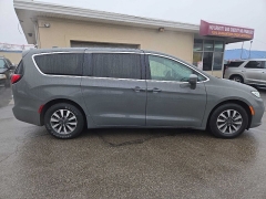 Used 2022  Chrysler Pacifica Hybrid Touring L FWD at City Wide Auto Credit near Toledo&comma; OH