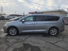 Used 2020  Chrysler Pacifica 4d Wagon Limited at City Wide Auto Credit near Toledo&comma; OH