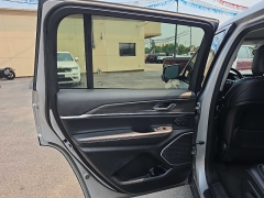 Used 2021  Jeep Grand Cherokee L Limited 4x4 at City Wide Auto Credit near Toledo&comma; OH