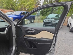 Used 2015  Jeep Cherokee 4d SUV 4WD Latitude V6 at City Wide Auto Credit near Toledo, OH