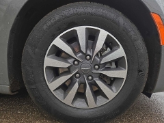 Used 2022  Chrysler Pacifica Hybrid Touring L FWD at City Wide Auto Credit near Toledo&comma; OH