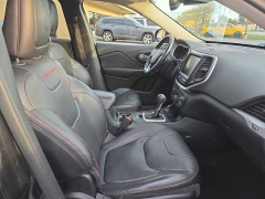 Used 2015  Jeep Cherokee 4d SUV 4WD Trailhawk V6 at City Wide Auto Credit near Toledo, OH