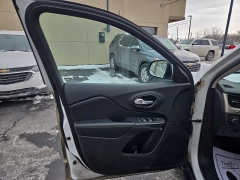 Used 2015  Jeep Cherokee 4d SUV 4WD Limited V6 at City Wide Auto Credit near Toledo&comma; OH