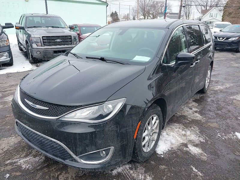 Used 2020  Chrysler Pacifica 4d Wagon Touring at City Wide Auto Credit near Toledo, OH