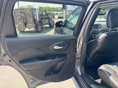 Used 2019  Jeep Cherokee 4d SUV 4WD Trailhawk Elite 3&period;2L at City Wide Auto Credit near Toledo&comma; OH