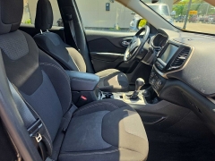 Used 2015  Jeep Cherokee 4d SUV 4WD Latitude V6 at City Wide Auto Credit near Toledo&comma; OH