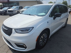 Used 2024  Chrysler Pacifica Hybrid Select FWD at City Wide Auto Credit near Toledo&comma; OH