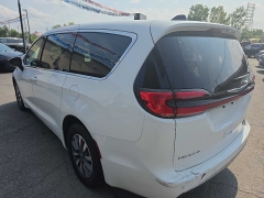 Used 2024  Chrysler Pacifica Hybrid Select FWD at City Wide Auto Credit near Toledo&comma; OH