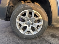 Used 2018  Jeep Renegade 4d SUV 4WD Latitude at City Wide Auto Credit near Toledo&comma; OH