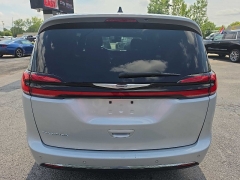 Used 2023  Chrysler Pacifica Touring FWD at City Wide Auto Credit near Toledo&comma; OH