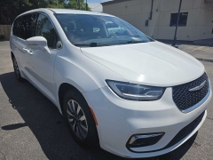 Used 2022  Chrysler Pacifica Hybrid Touring L FWD at City Wide Auto Credit near Toledo&comma; OH