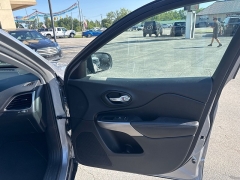 Used 2022  Jeep Cherokee X 4x4 at City Wide Auto Credit near Toledo&comma; OH
