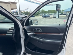 Used 2017  Ford Explorer 4d SUV 4WD Platinum at City Wide Auto Credit near Toledo&comma; OH