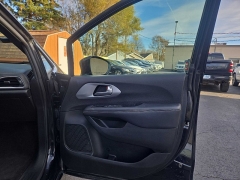 Used 2024  Chrysler Pacifica Touring FWD at City Wide Auto Credit near Toledo&comma; OH