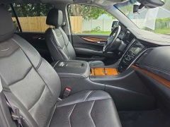 Used 2017  Cadillac Escalade ESV 4d SUV 4WD Premium Luxury at City Wide Auto Credit near Toledo&comma; OH