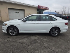 Used 2019  Volkswagen Jetta 4d Sedan 1&period;4T R-Line at City Wide Auto Credit near Toledo&comma; OH