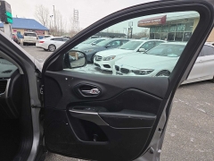 Used 2019  Jeep Cherokee 4d SUV 4WD Limited 3&period;2L at City Wide Auto Credit near Toledo&comma; OH