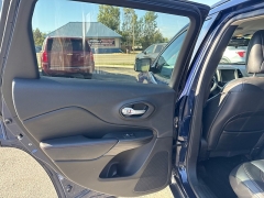 Used 2015  Jeep Cherokee 4d SUV 4WD Trailhawk at City Wide Auto Credit near Toledo, OH