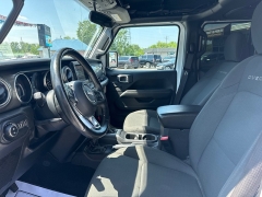 Used 2020  Jeep Gladiator Crew Cab Overland at City Wide Auto Credit near Toledo&comma; OH
