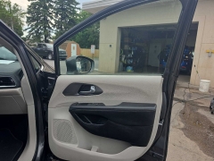 Used 2022  Chrysler Pacifica Hybrid Touring L FWD at City Wide Auto Credit near Toledo&comma; OH