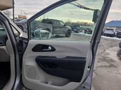 Used 2020  Chrysler Pacifica 4d Wagon Limited at City Wide Auto Credit near Toledo&comma; OH