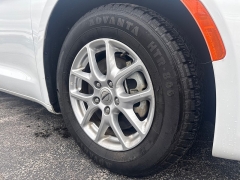 Used 2023  Chrysler Pacifica Touring L FWD at City Wide Auto Credit near Toledo&comma; OH