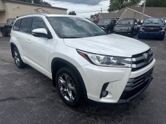 Used 2017  Toyota Highlander 4d SUV AWD Limited at City Wide Auto Credit near Toledo&comma; OH