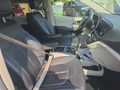 Used 2024  Chrysler Pacifica Hybrid Select FWD at City Wide Auto Credit near Toledo&comma; OH