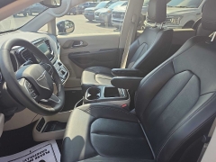 Used 2024  Chrysler Pacifica Hybrid Select FWD at City Wide Auto Credit near Toledo&comma; OH