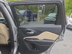 Used 2015  Jeep Cherokee 4d SUV 4WD Latitude V6 at City Wide Auto Credit near Toledo, OH