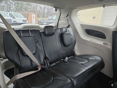 Used 2022  Chrysler Pacifica Hybrid Touring L FWD at City Wide Auto Credit near Toledo&comma; OH