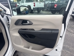 Used 2023  Chrysler Pacifica Touring L FWD at City Wide Auto Credit near Toledo&comma; OH