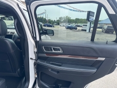 Used 2017  Ford Explorer 4d SUV 4WD Platinum at City Wide Auto Credit near Toledo&comma; OH