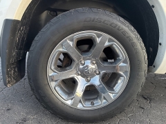 Used 2017  Ram 1500 4WD Crew Cab Laramie at City Wide Auto Credit near Toledo&comma; OH