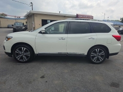 Used 2020  Nissan Pathfinder 4d SUV 4WD Platinum at City Wide Auto Credit near Toledo&comma; OH