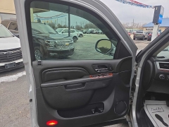 Used 2014  Cadillac Escalade 4d SUV AWD Premium at City Wide Auto Credit near Toledo&comma; OH