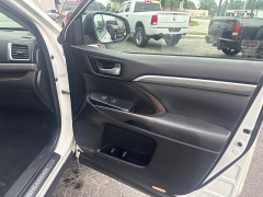 Used 2017  Toyota Highlander 4d SUV AWD Limited at City Wide Auto Credit near Toledo&comma; OH