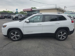 Used 2020  Jeep Cherokee 4d SUV FWD Limited 2&period;4L at City Wide Auto Credit near Toledo&comma; OH