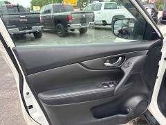 Used 2017  Nissan Rogue 4d SUV AWD SV at City Wide Auto Credit near Toledo&comma; OH