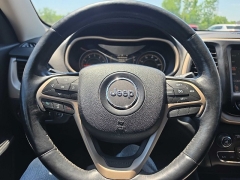 Used 2015  Jeep Cherokee 4d SUV 4WD Latitude V6 at City Wide Auto Credit near Toledo&comma; OH