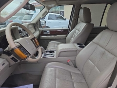 Used 2014  Lincoln Navigator 4d SUV 4WD at City Wide Auto Credit near Toledo&comma; OH