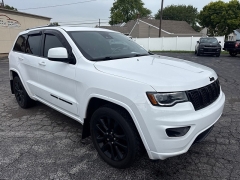 Used 2020  Jeep Grand Cherokee 4d SUV 4WD Laredo Altitude at City Wide Auto Credit near Toledo&comma; OH