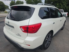 Used 2020  Nissan Pathfinder 4d SUV 4WD Platinum at City Wide Auto Credit near Toledo&comma; OH