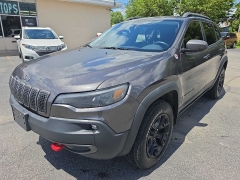 Used 2019  Jeep Cherokee 4d SUV 4WD Trailhawk 3&period;2L at City Wide Auto Credit near Toledo&comma; OH
