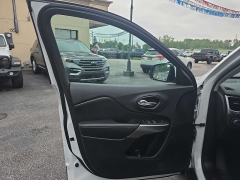 Used 2020  Jeep Cherokee 4d SUV FWD Limited 2&period;4L at City Wide Auto Credit near Toledo&comma; OH